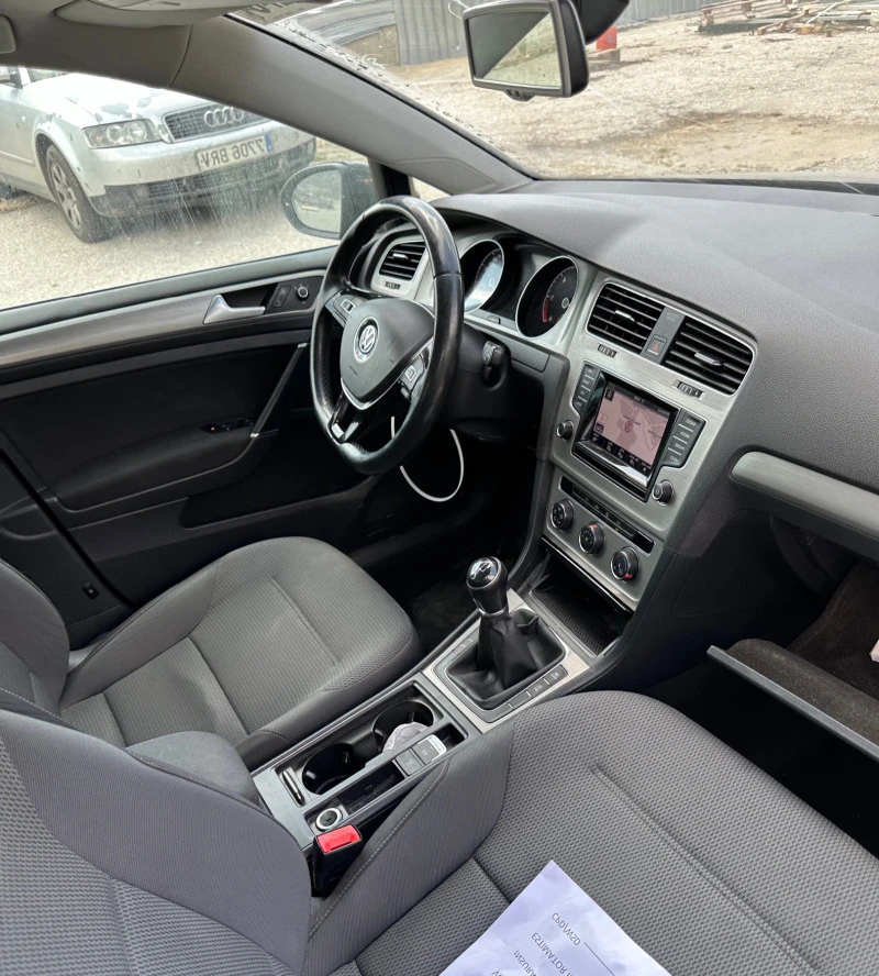 VW Golf 1.6tdi CLh 105кс комби, снимка 8 - Автомобили и джипове - 46073680