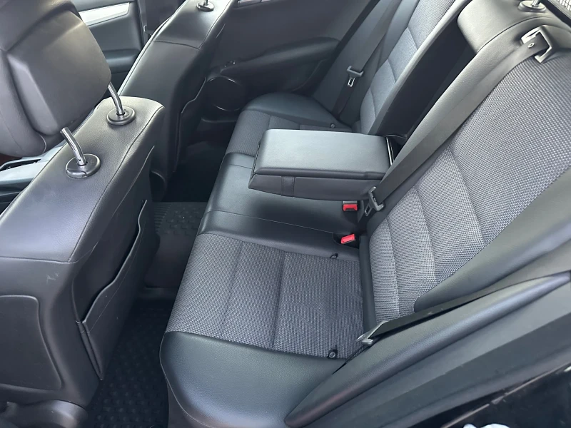 Mercedes-Benz C 350, снимка 15 - Автомобили и джипове - 50760766
