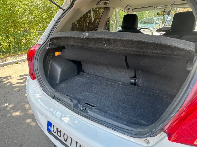 Toyota Yaris 1.4 , снимка 6 - Автомобили и джипове - 52543178