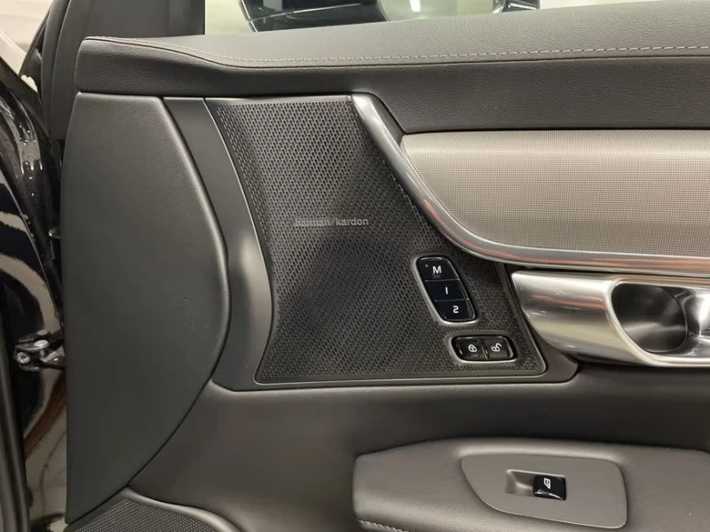Volvo V90 B4/PLUS-DARK/197HP/PANO/MEMO/360/H&K/NAVI/LED/309g, снимка 12 - Автомобили и джипове - 51682328