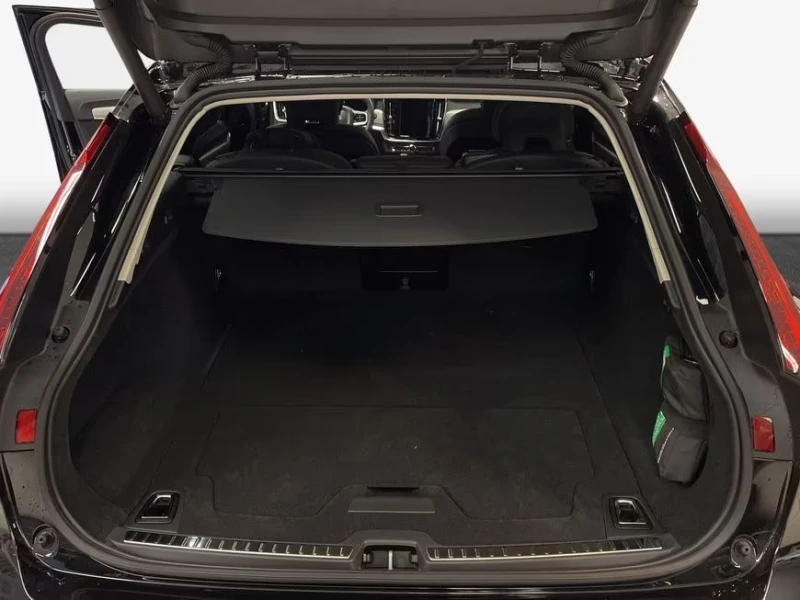 Volvo V90 B4/PLUS-DARK/197HP/PANO/MEMO/360/H&K/NAVI/LED/309g, снимка 14 - Автомобили и джипове - 51682328