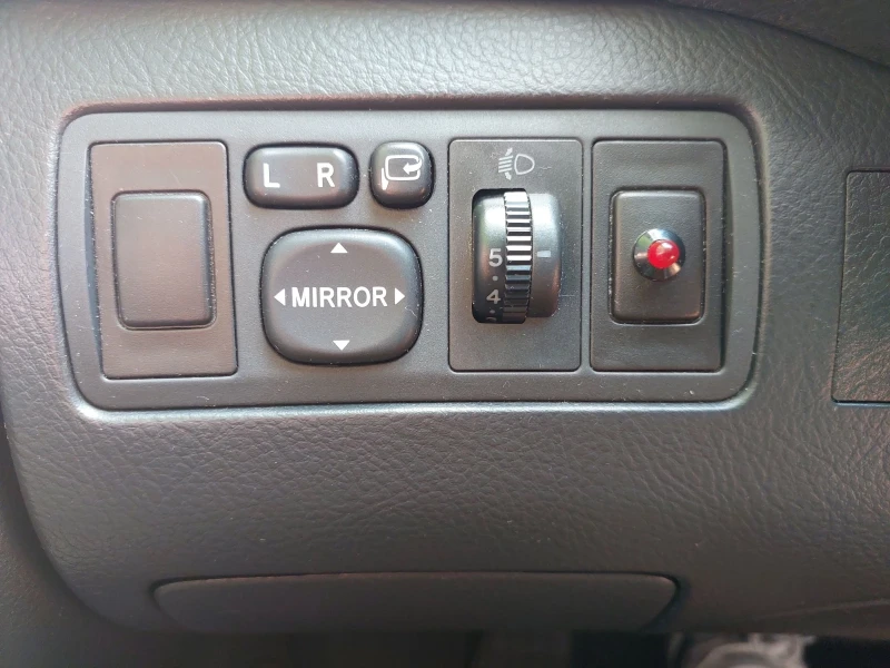 Toyota Avensis 2.0 Бензин Автоматик, снимка 6 - Автомобили и джипове - 52338061