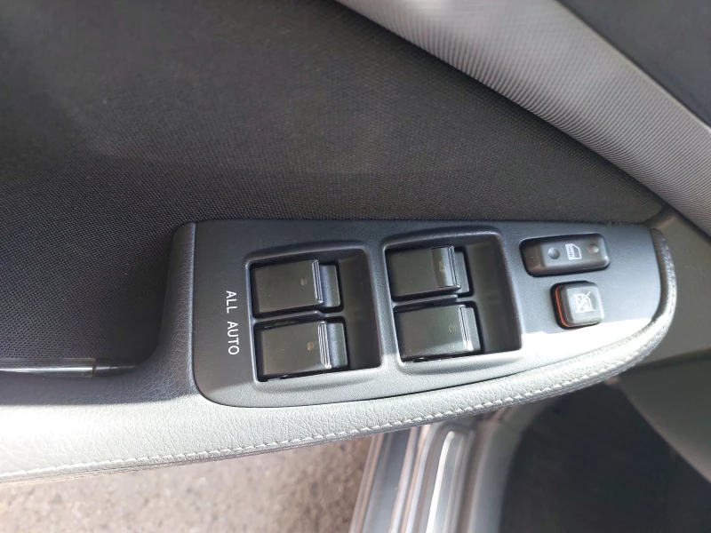 Toyota Avensis 2.0 Бензин Автоматик, снимка 12 - Автомобили и джипове - 52338061