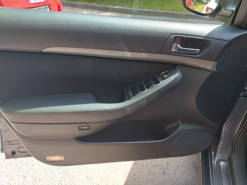 Toyota Avensis 2.0 Бензин Автоматик, снимка 9 - Автомобили и джипове - 52338061