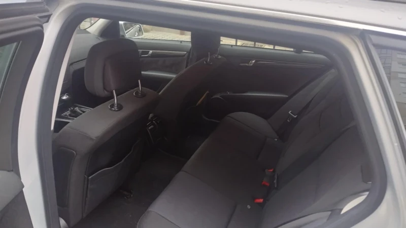 Mercedes-Benz C 200, снимка 5 - Автомобили и джипове - 52809918