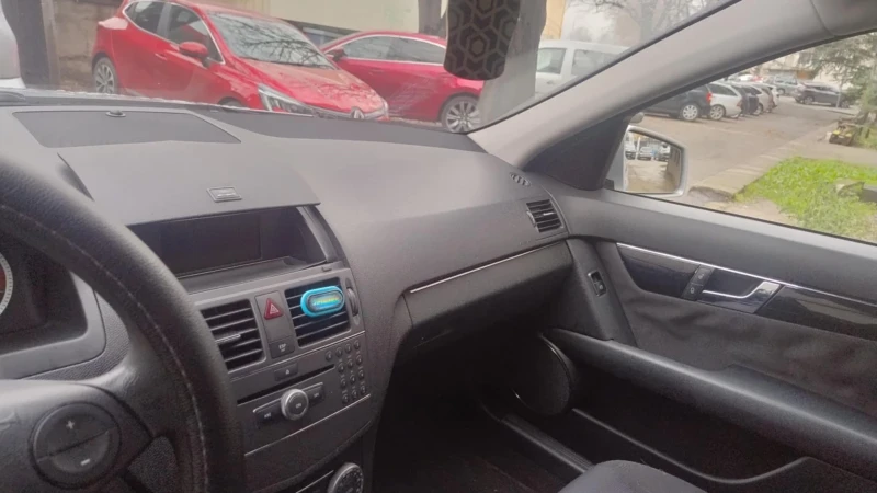 Mercedes-Benz C 200, снимка 12 - Автомобили и джипове - 52809918