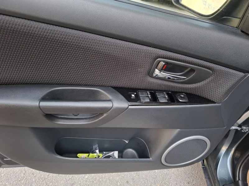 Mazda 3, снимка 9 - Автомобили и джипове - 52950648