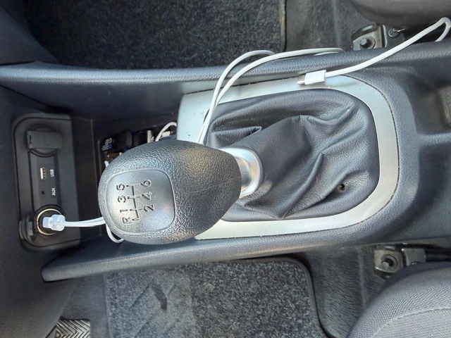 Kia Rio, снимка 9 - Автомобили и джипове - 53937729