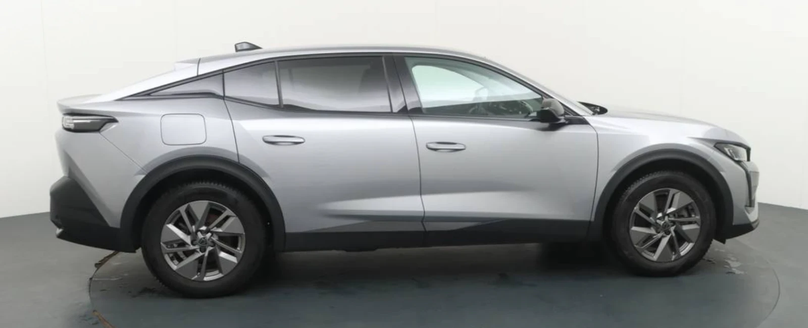 Peugeot 408 PHEV 180 e-EAT8 Allure - изображение 4