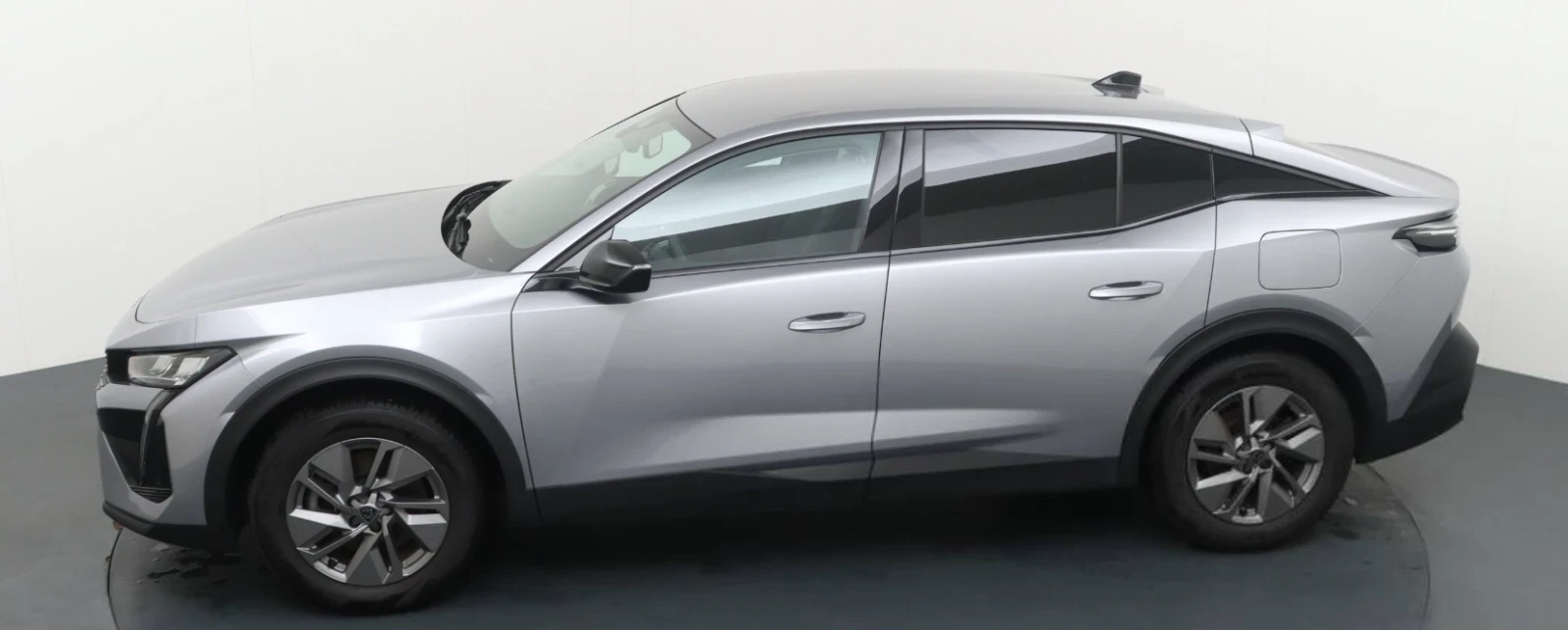 Peugeot 408 PHEV 180 e-EAT8 Allure - изображение 2