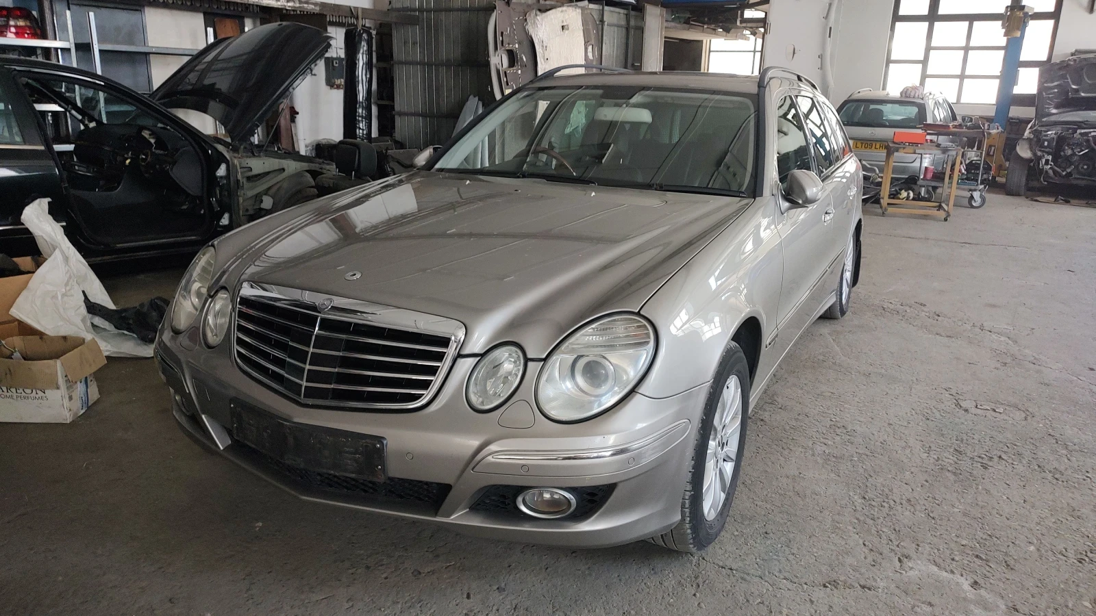 Mercedes-Benz E 320 на ЧАСТИ  - изображение 2