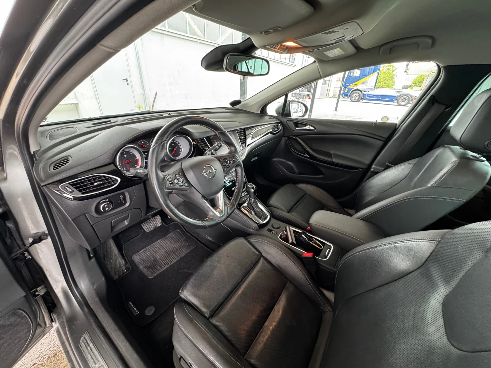 Opel Astra 1.6 CDTi Full обдухване подгрев автомат Нави , снимка 5 - Автомобили и джипове - 54479264