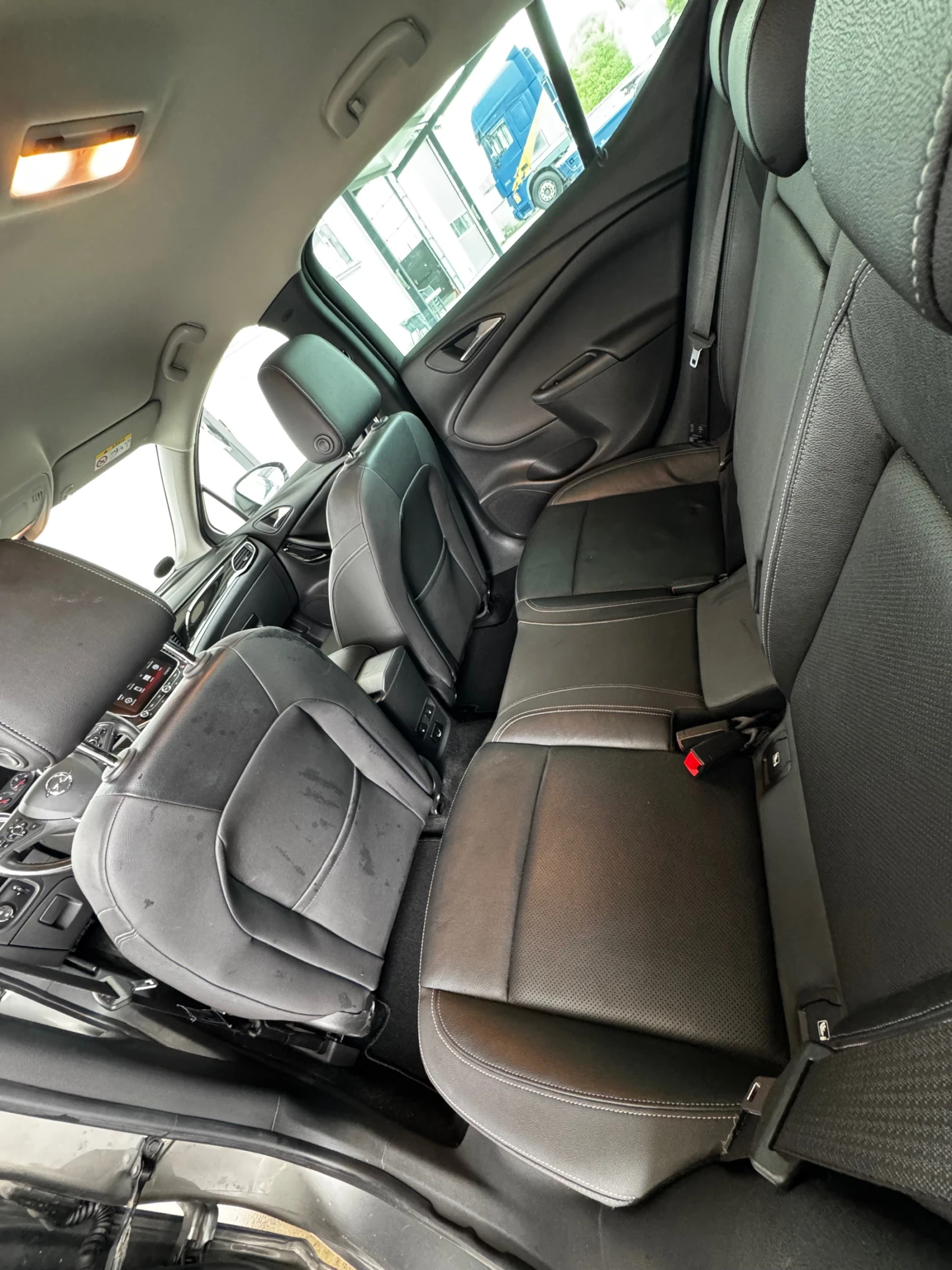 Opel Astra 1.6 CDTi Full обдухване подгрев автомат Нави , снимка 6 - Автомобили и джипове - 54479264