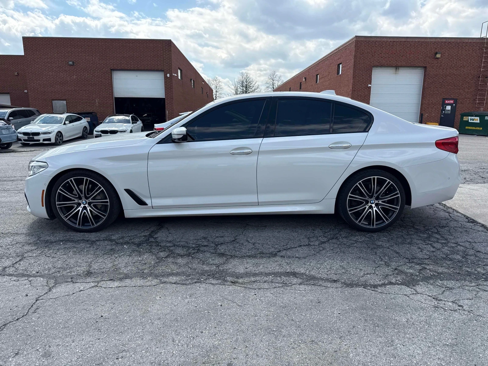 BMW 540 CARFAX * АВТОКРЕДИТ * ПРОГНОЗНА ЦЕНА ДО БГ, снимка 2 - Автомобили и джипове - 54494404