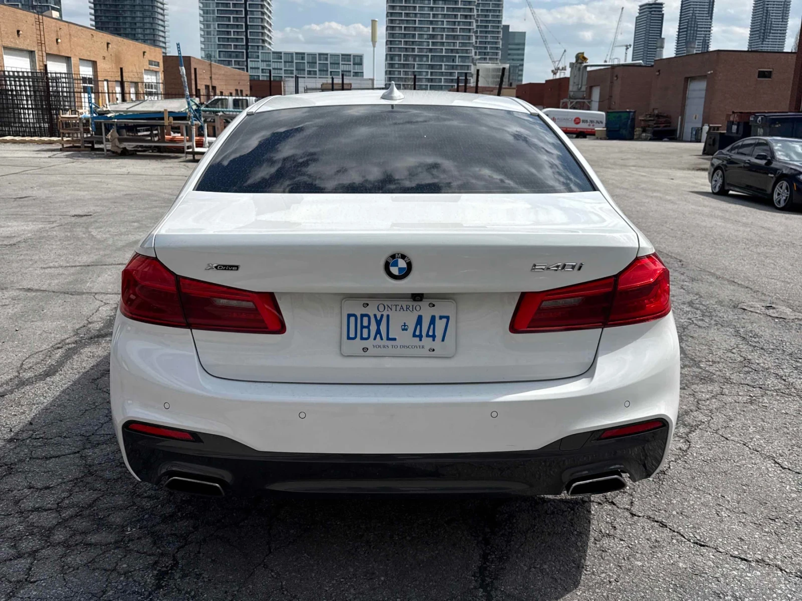 BMW 540 CARFAX * АВТОКРЕДИТ * ПРОГНОЗНА ЦЕНА ДО БГ, снимка 4 - Автомобили и джипове - 54494404