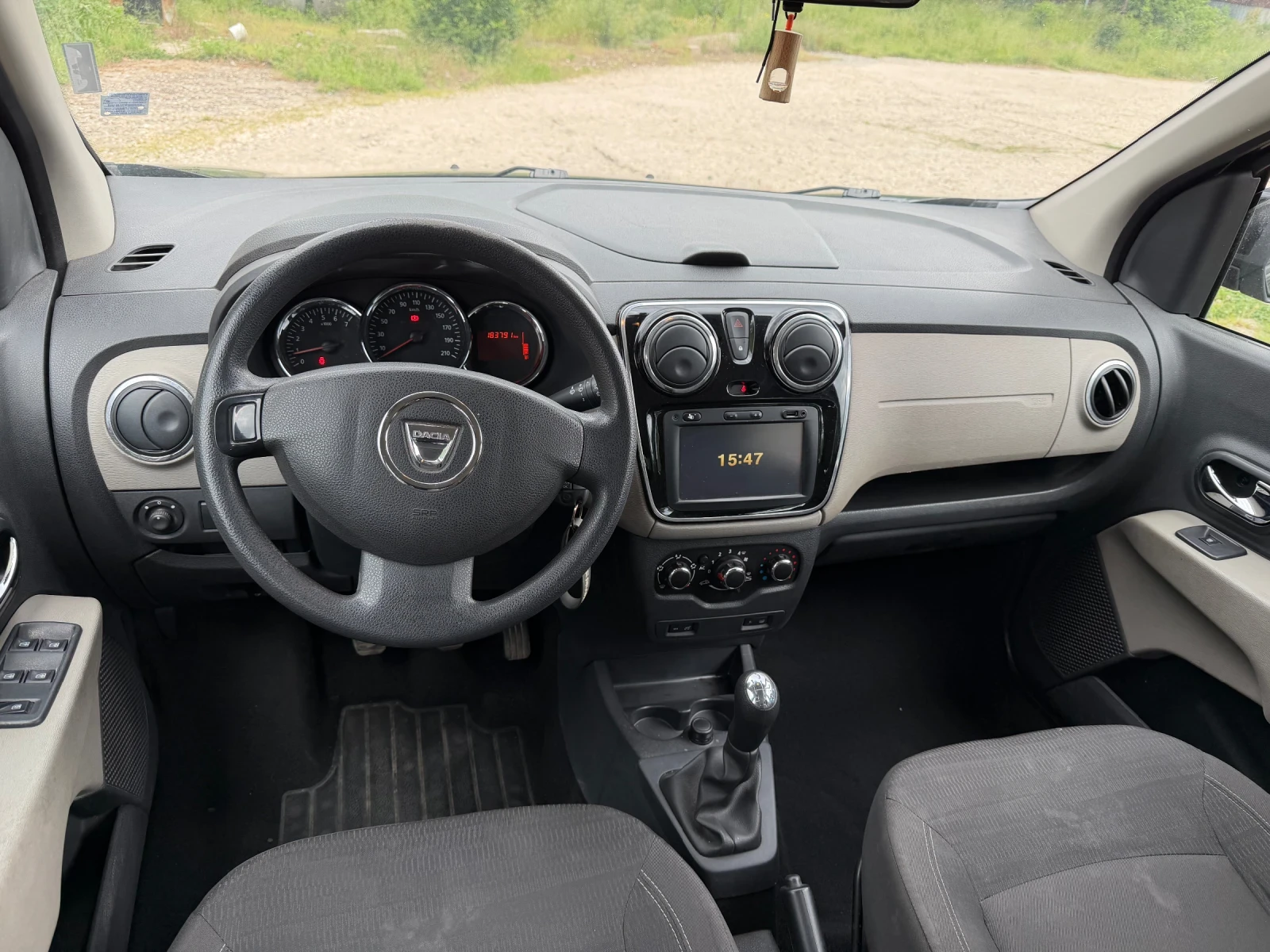 Dacia Lodgy 1.2/климатик/навигация/автопилот, снимка 6 - Автомобили и джипове - 54634670