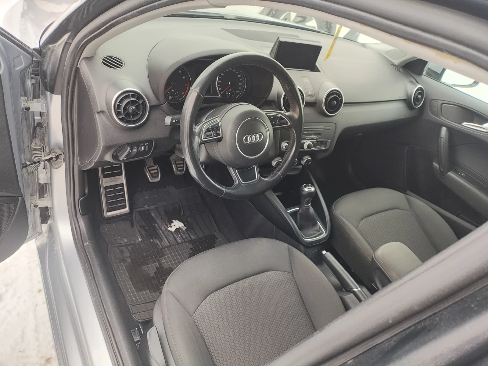 Audi A1, снимка 5 - Автомобили и джипове - 54753071
