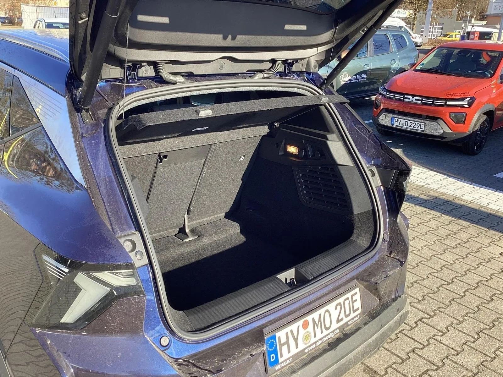 Renault Scenic E-Tech Techno 65kWh Winter Package, снимка 8 - Автомобили и джипове - 55715581