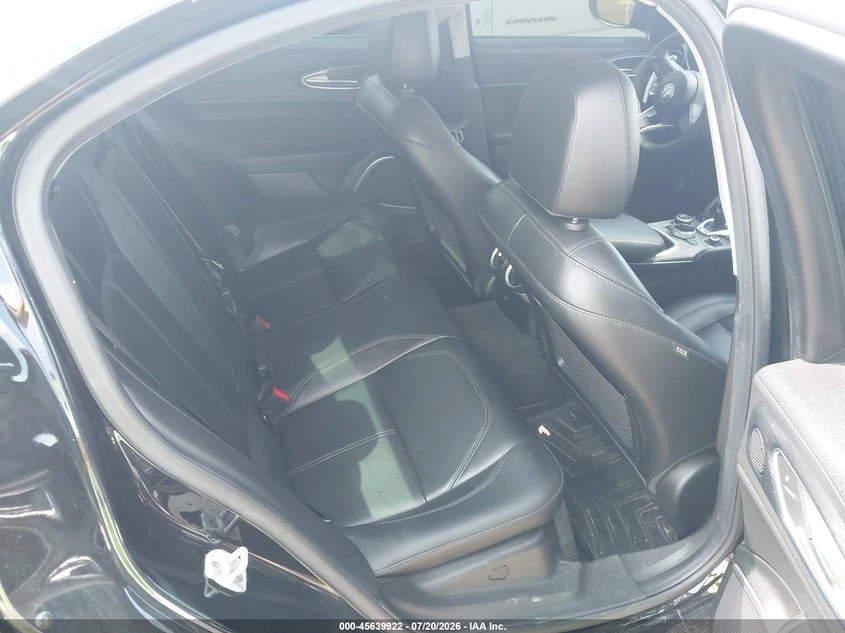 Alfa Romeo Giulia 2.0l Awd, снимка 8 - Автомобили и джипове - 55591328