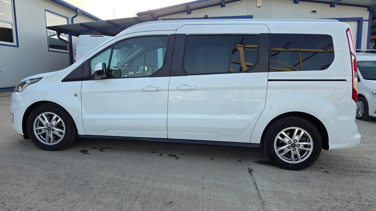 Ford Tourneo Connect TITANIUM 4+ 1 ТОВАРЕН, снимка 7 - Автомобили и джипове - 55664729