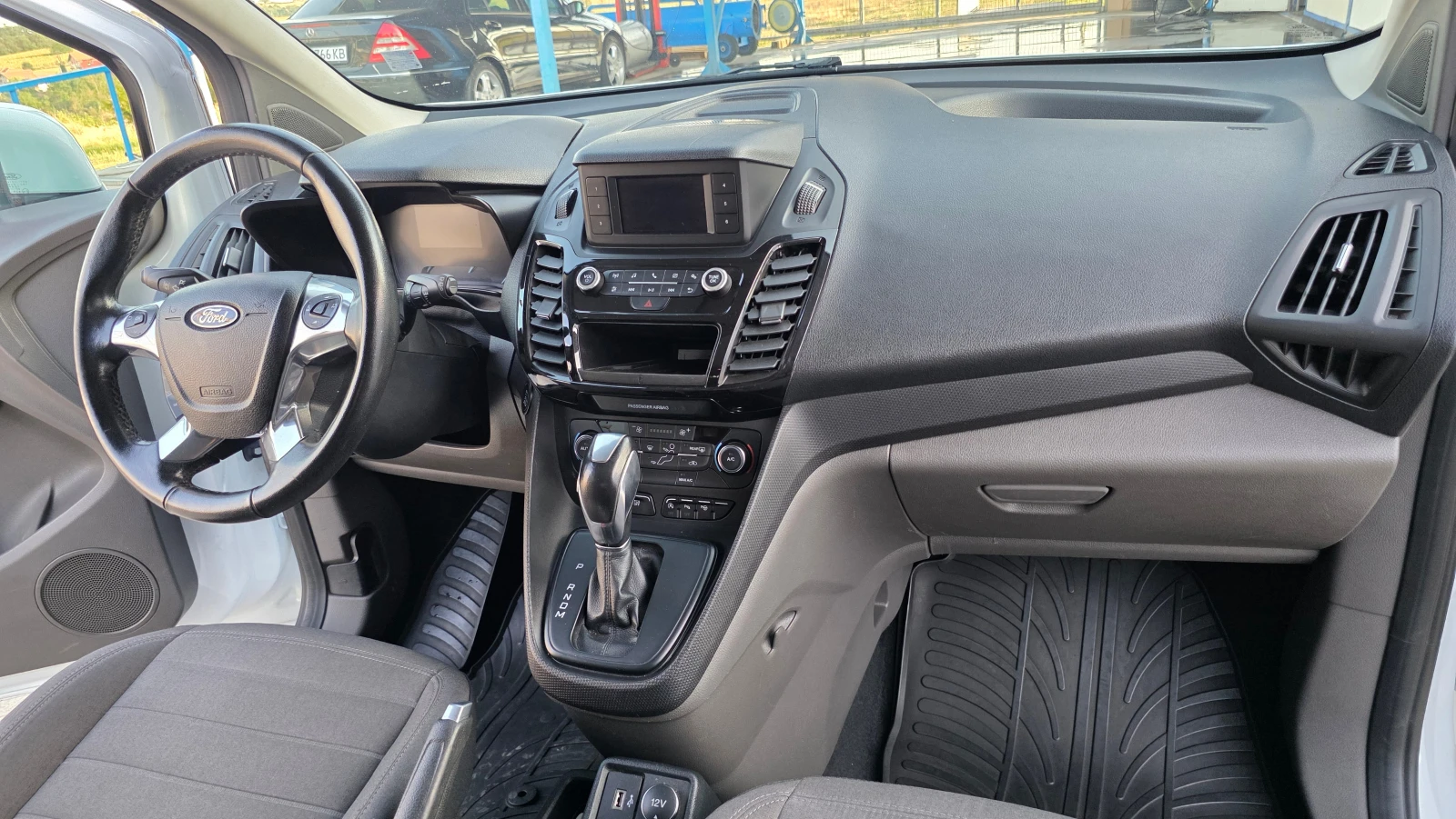Ford Tourneo Connect TITANIUM 4+ 1 ТОВАРЕН, снимка 10 - Автомобили и джипове - 55664729
