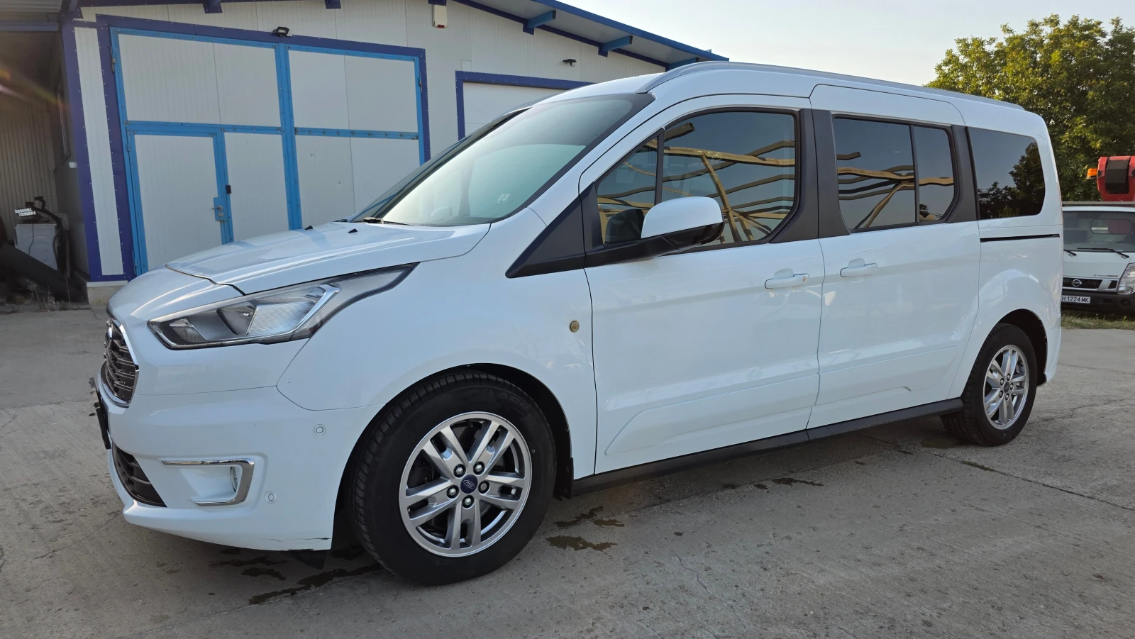 Ford Tourneo Connect TITANIUM 4+ 1 ТОВАРЕН, снимка 8 - Автомобили и джипове - 55664729