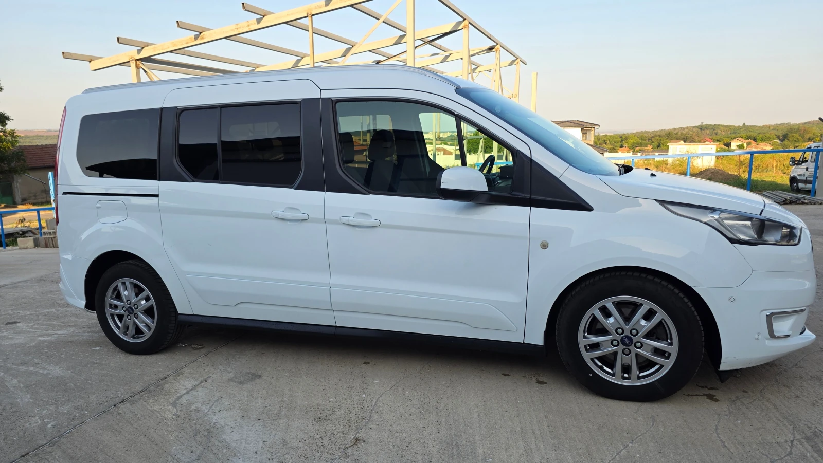Ford Tourneo Connect TITANIUM 4+ 1 ТОВАРЕН, снимка 3 - Автомобили и джипове - 55664729