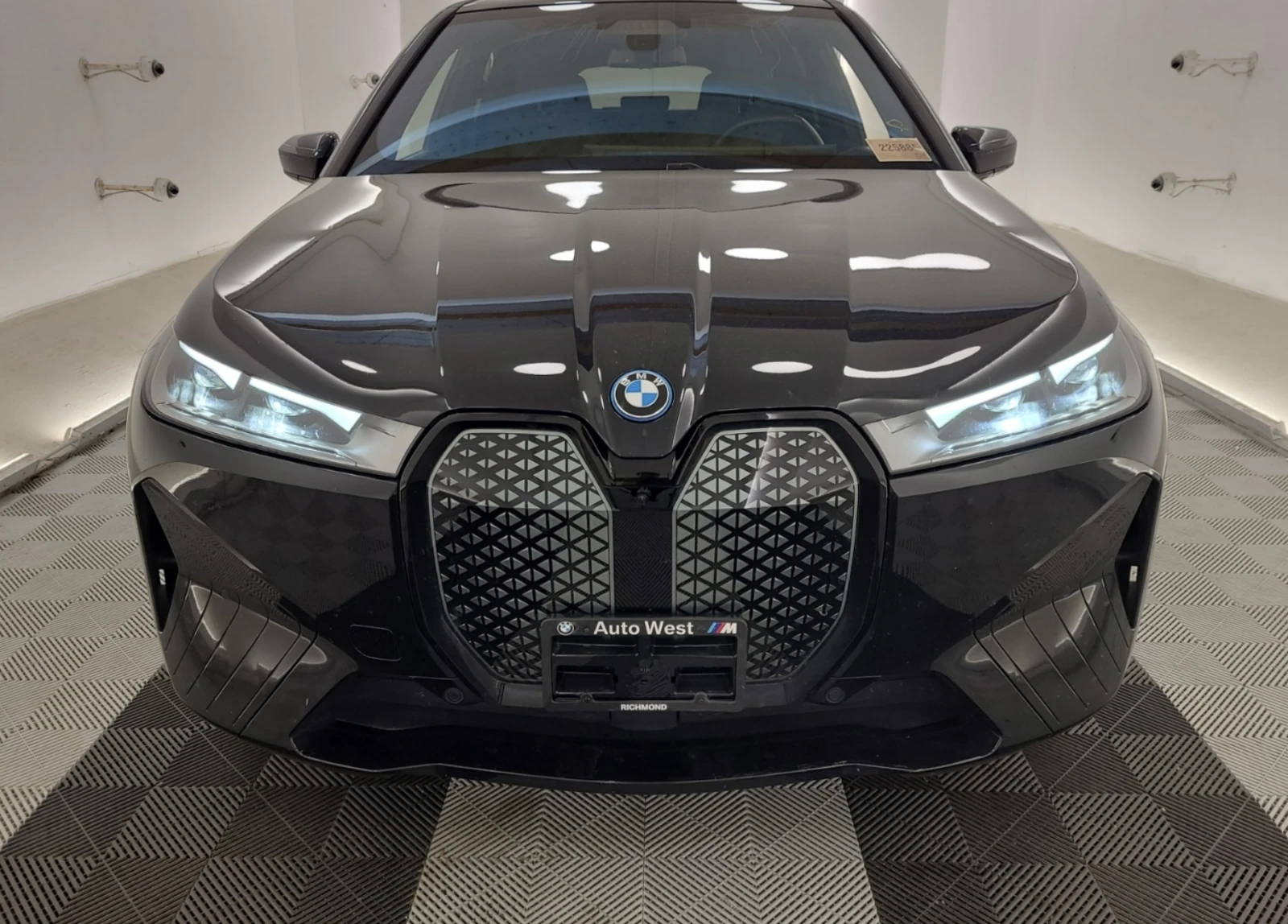 BMW iX XDRIVE40 / M / ТЪРГ 17.09. / ЛИЗИНГ, снимка 13 - Автомобили и джипове - 56059175