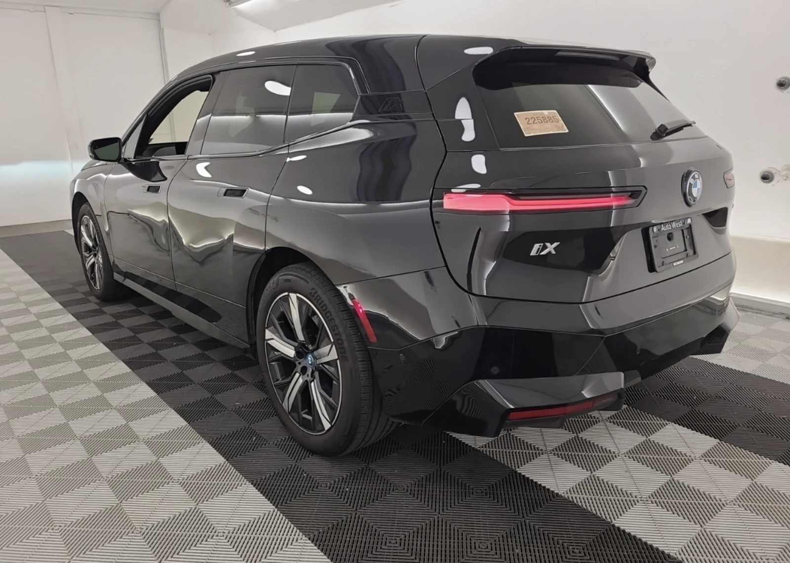 BMW iX XDRIVE40 / M / ТЪРГ 17.09. / ЛИЗИНГ, снимка 4 - Автомобили и джипове - 56059175
