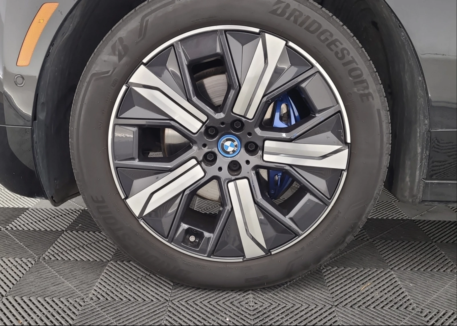 BMW iX XDRIVE40 / M / ТЪРГ 17.09. / ЛИЗИНГ, снимка 6 - Автомобили и джипове - 56059175