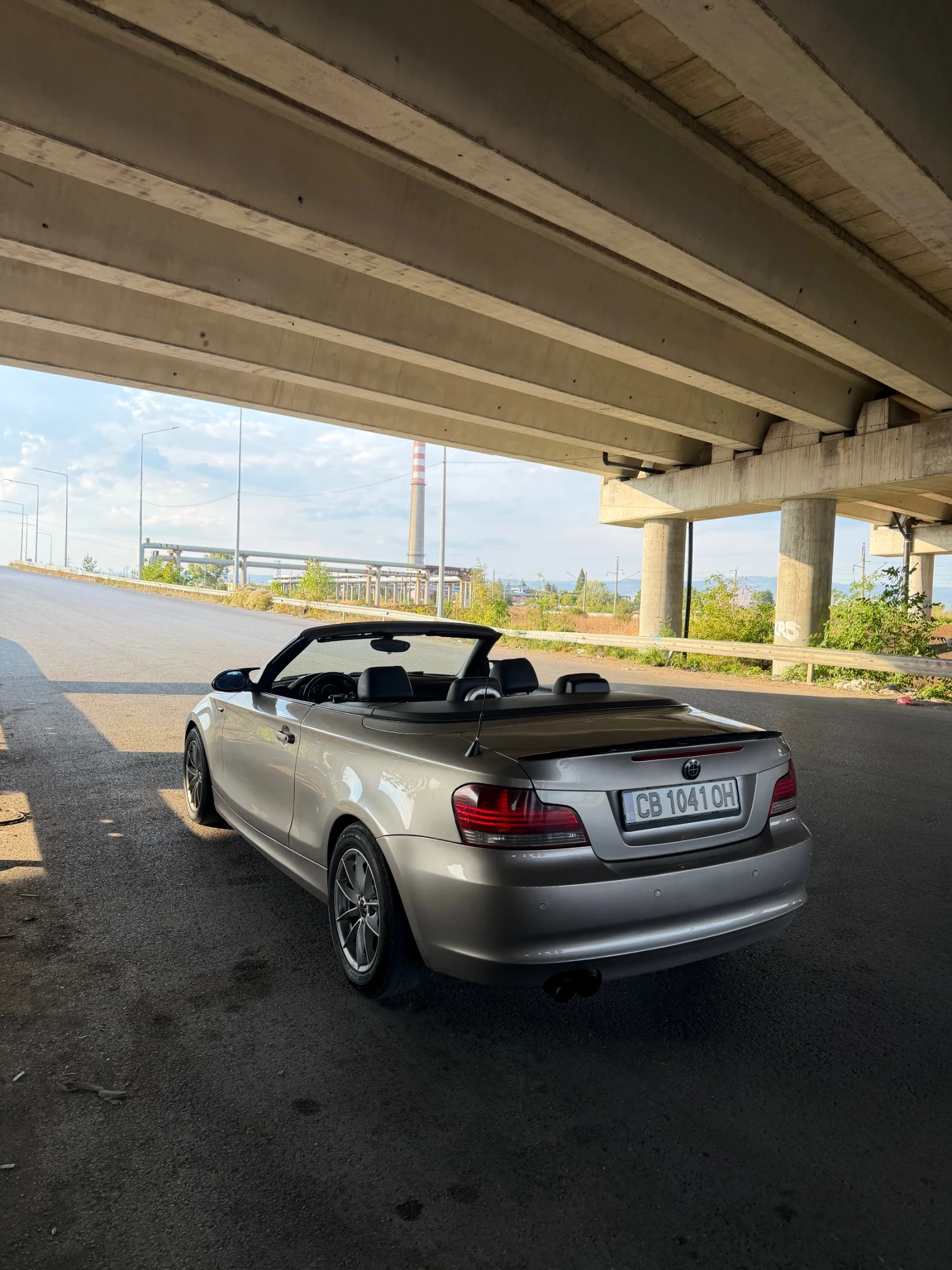 BMW 120 Колата е с нови амортисьори, биалетки, носачи с со, снимка 2 - Автомобили и джипове - 56342464