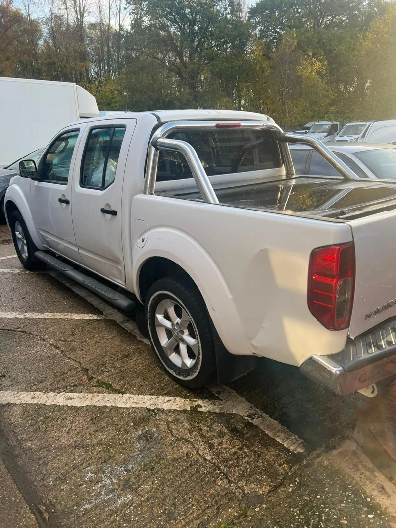 Nissan Navara 2.5dci 2бр, снимка 9 - Автомобили и джипове - 12392653