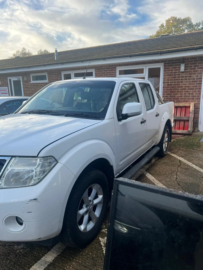 Nissan Navara 2.5dci 2бр, снимка 6 - Автомобили и джипове - 12392653