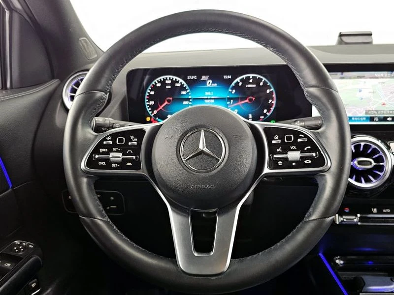 Mercedes-Benz GLA GLA220| 190к.с.| ВКЛ.ТЕХНОТЕСТ, снимка 13 - Автомобили и джипове - 55379514