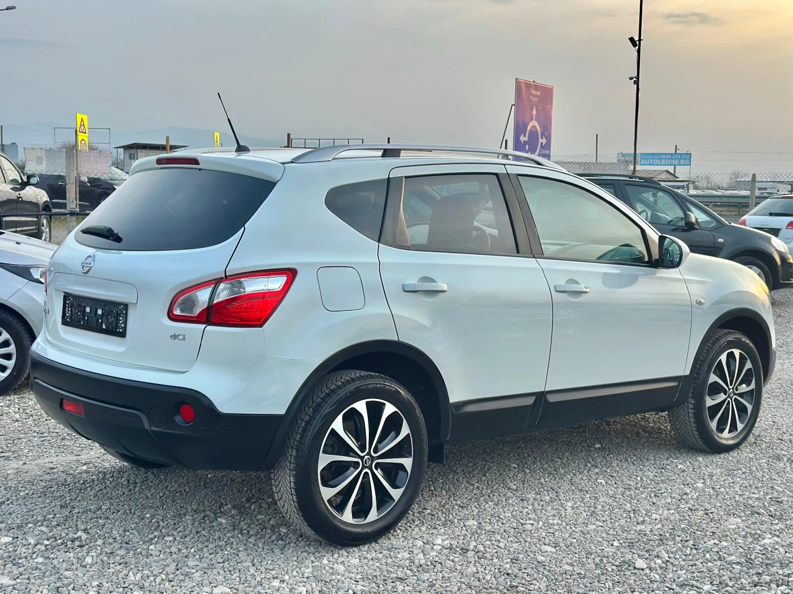Nissan Qashqai 1.5 Dci n-TEC КАМЕРА НАВИГАЦИЯ , снимка 4 - Автомобили и джипове - 53882086