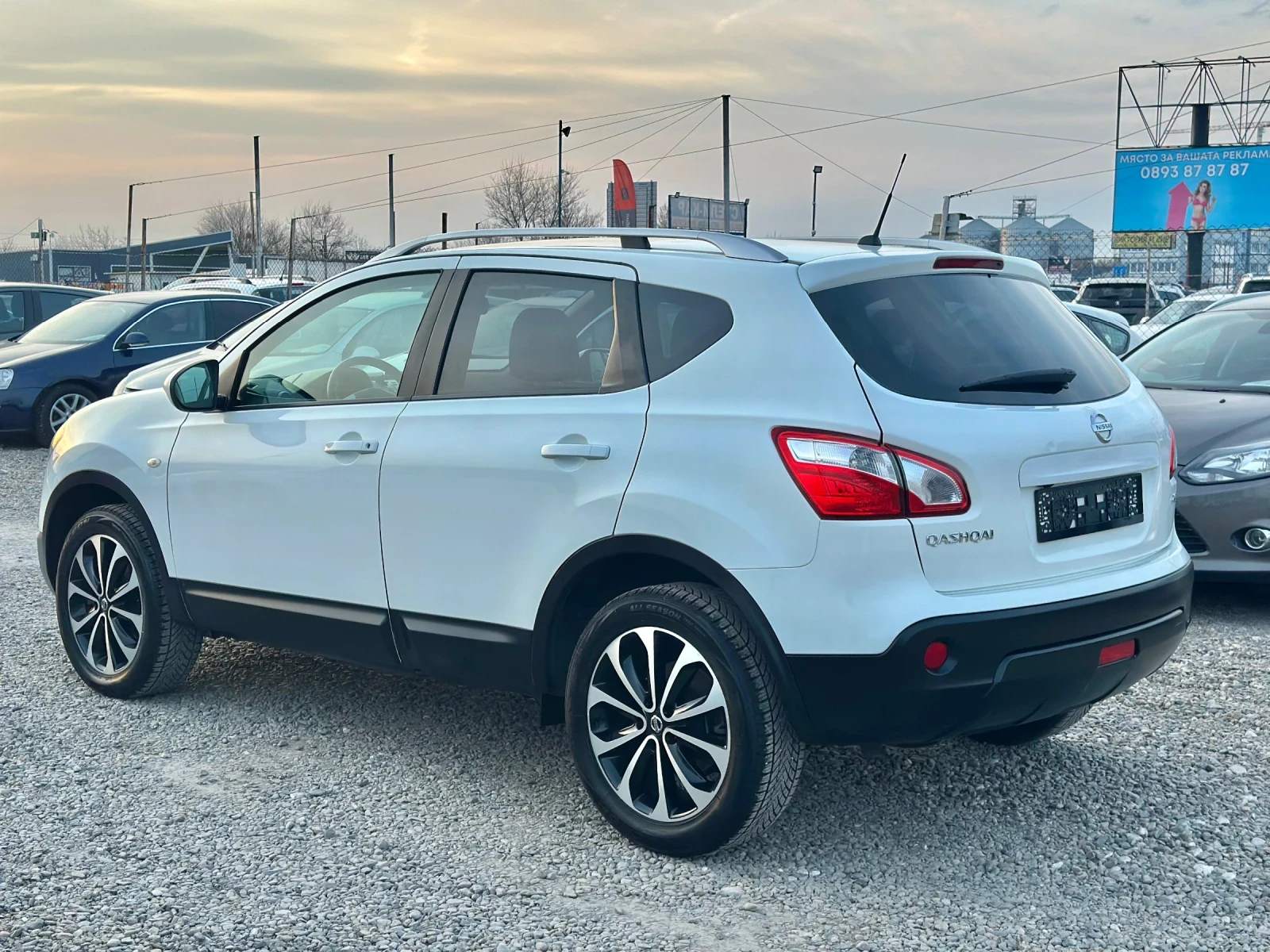 Nissan Qashqai 1.5 Dci n-TEC КАМЕРА НАВИГАЦИЯ , снимка 6 - Автомобили и джипове - 53882086