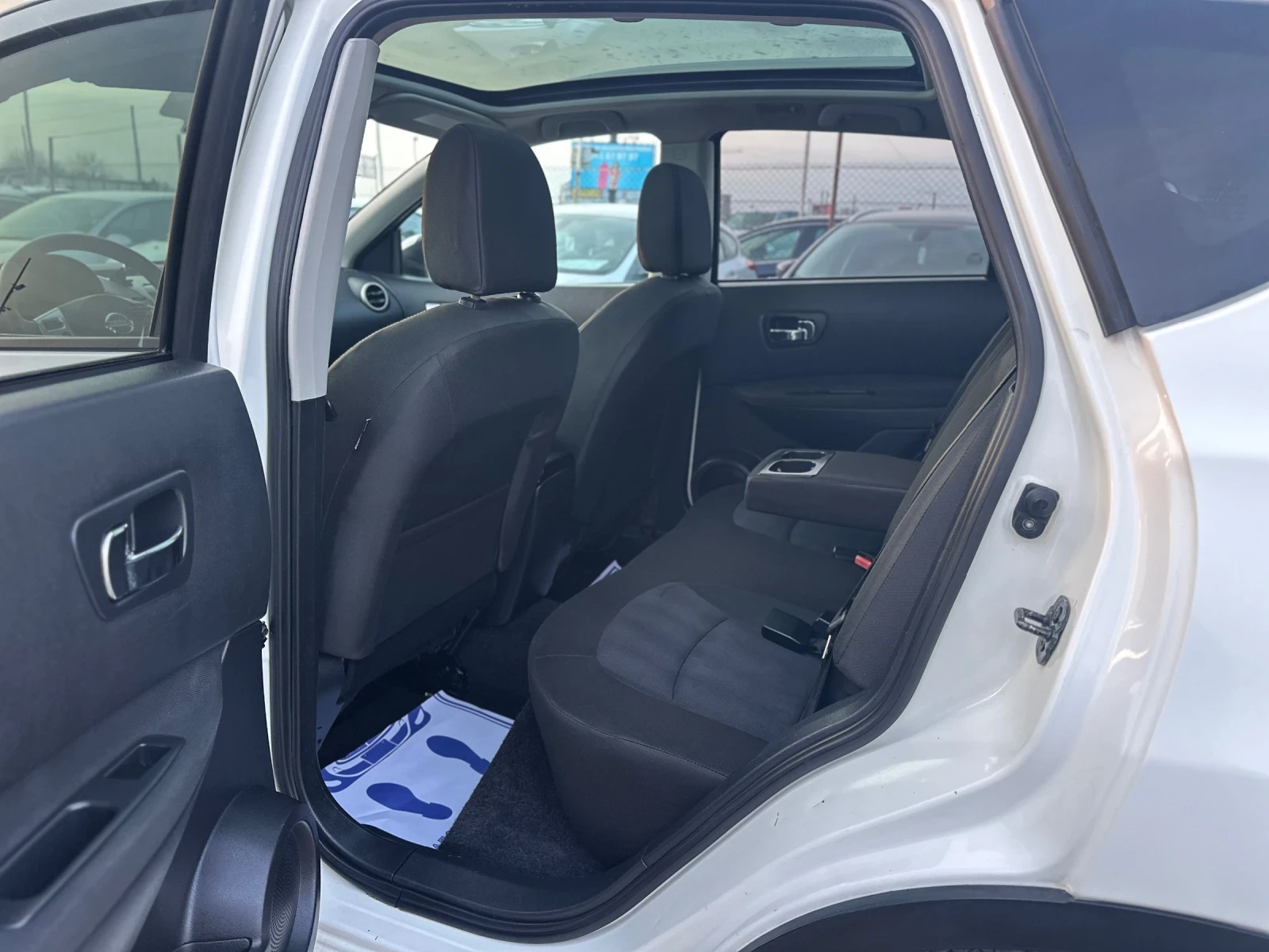 Nissan Qashqai 1.5 Dci n-TEC КАМЕРА НАВИГАЦИЯ , снимка 8 - Автомобили и джипове - 53882086