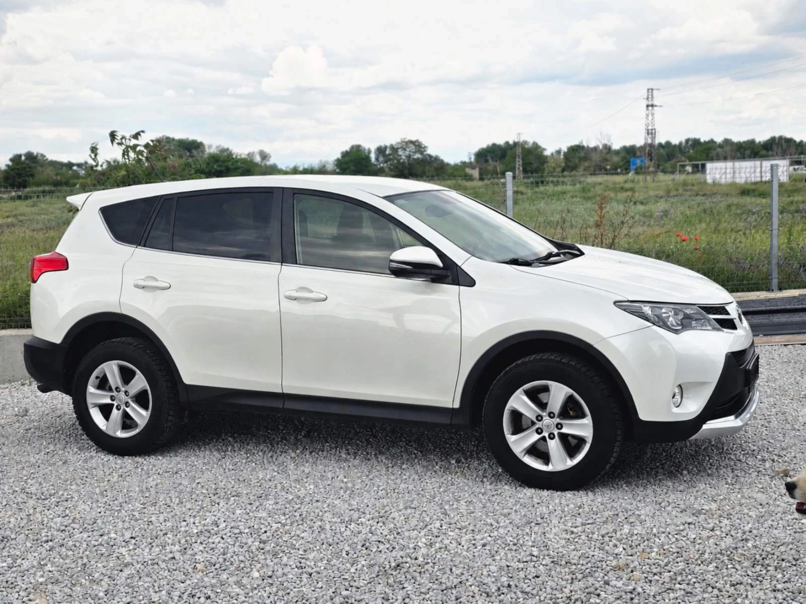 Toyota Rav4 Бяла перла, снимка 3 - Автомобили и джипове - 54671411