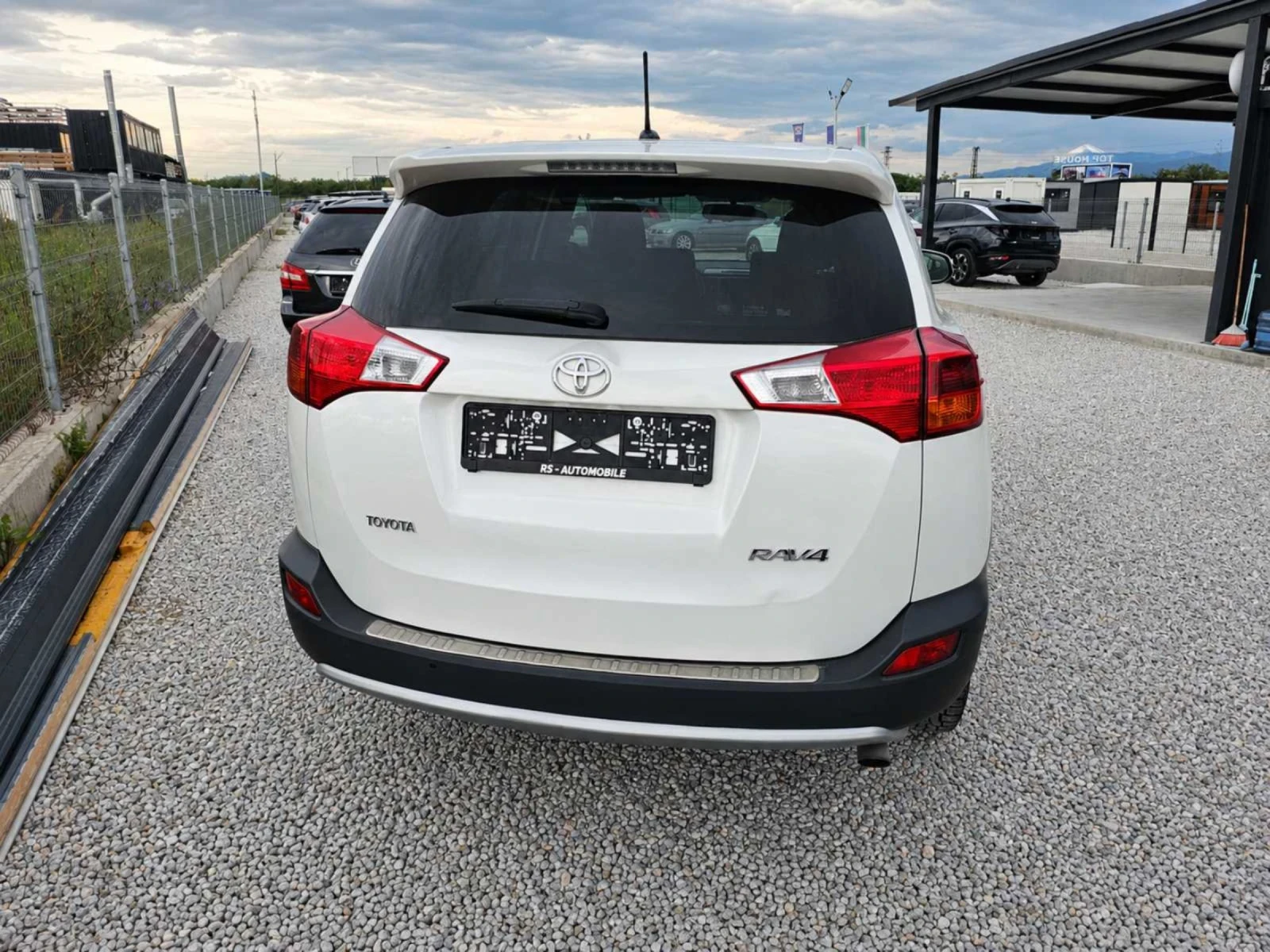 Toyota Rav4 Бяла перла, снимка 4 - Автомобили и джипове - 54671411