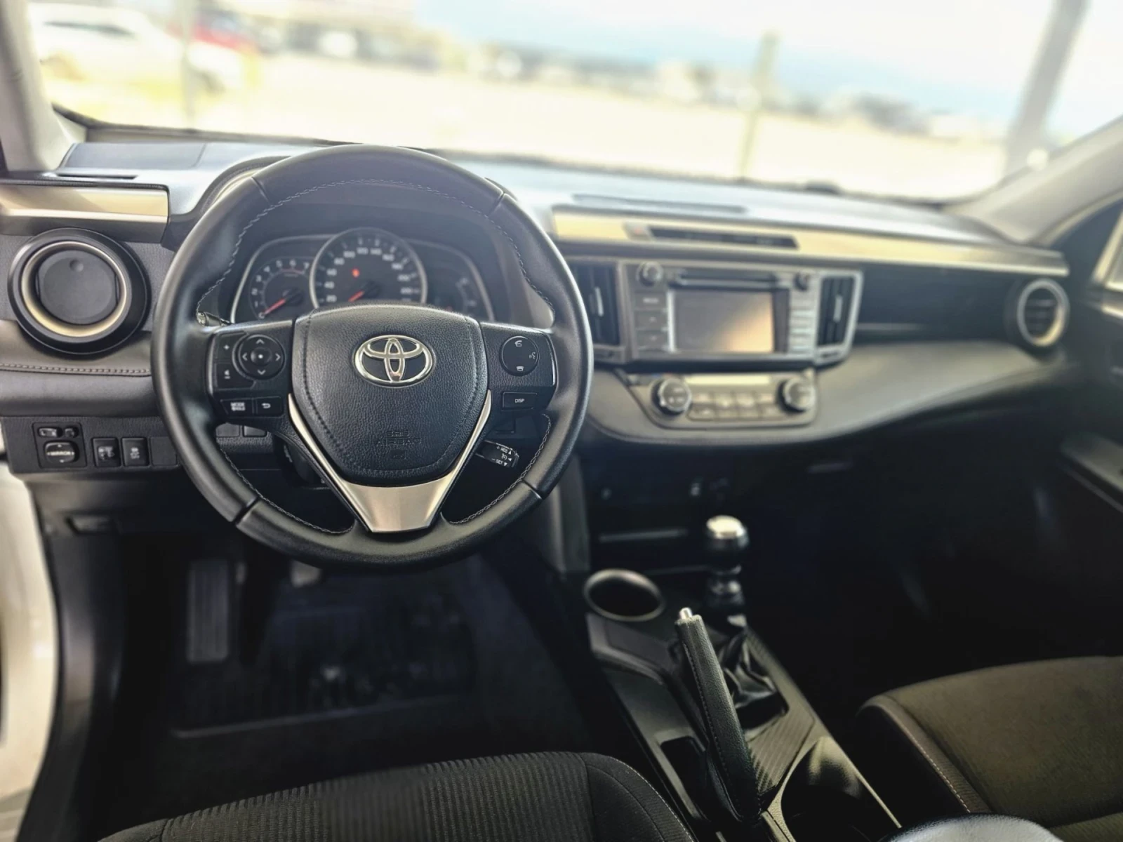 Toyota Rav4 Бяла перла, снимка 6 - Автомобили и джипове - 54671411