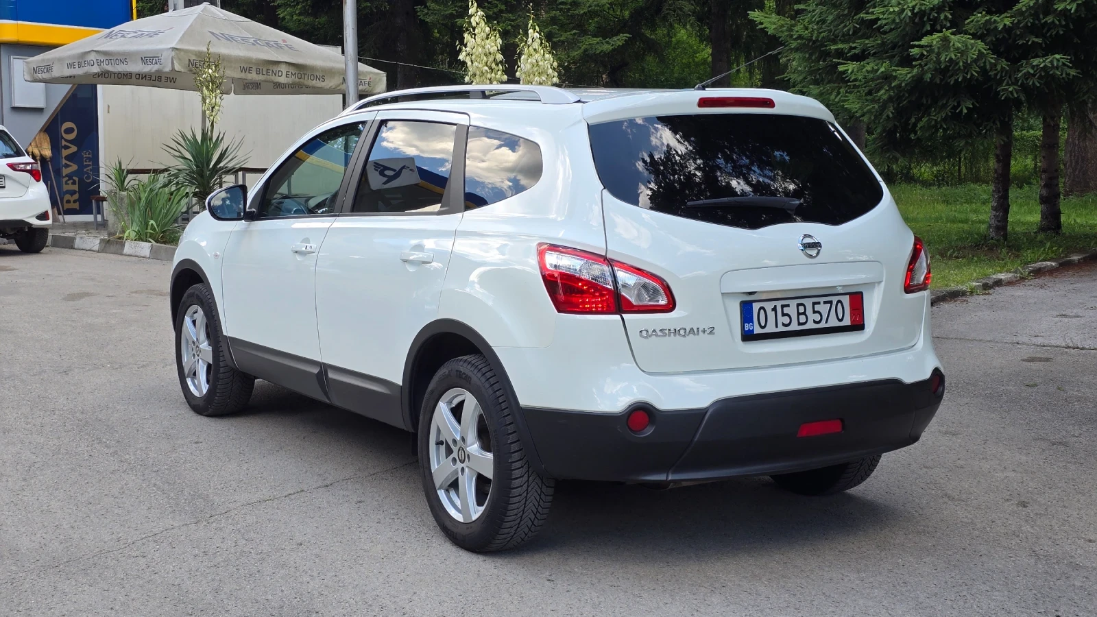 Nissan Qashqai 2.0i 141 к.с. Qashqai + 2 ШВЕЙЦАРИЯ , снимка 7 - Автомобили и джипове - 54972098