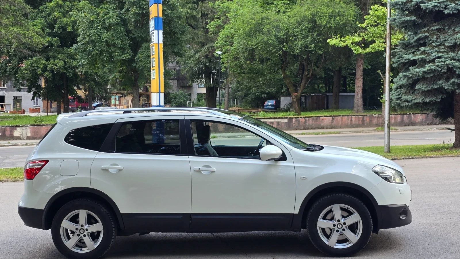 Nissan Qashqai 2.0i 141 к.с. Qashqai + 2 ШВЕЙЦАРИЯ , снимка 4 - Автомобили и джипове - 54972098