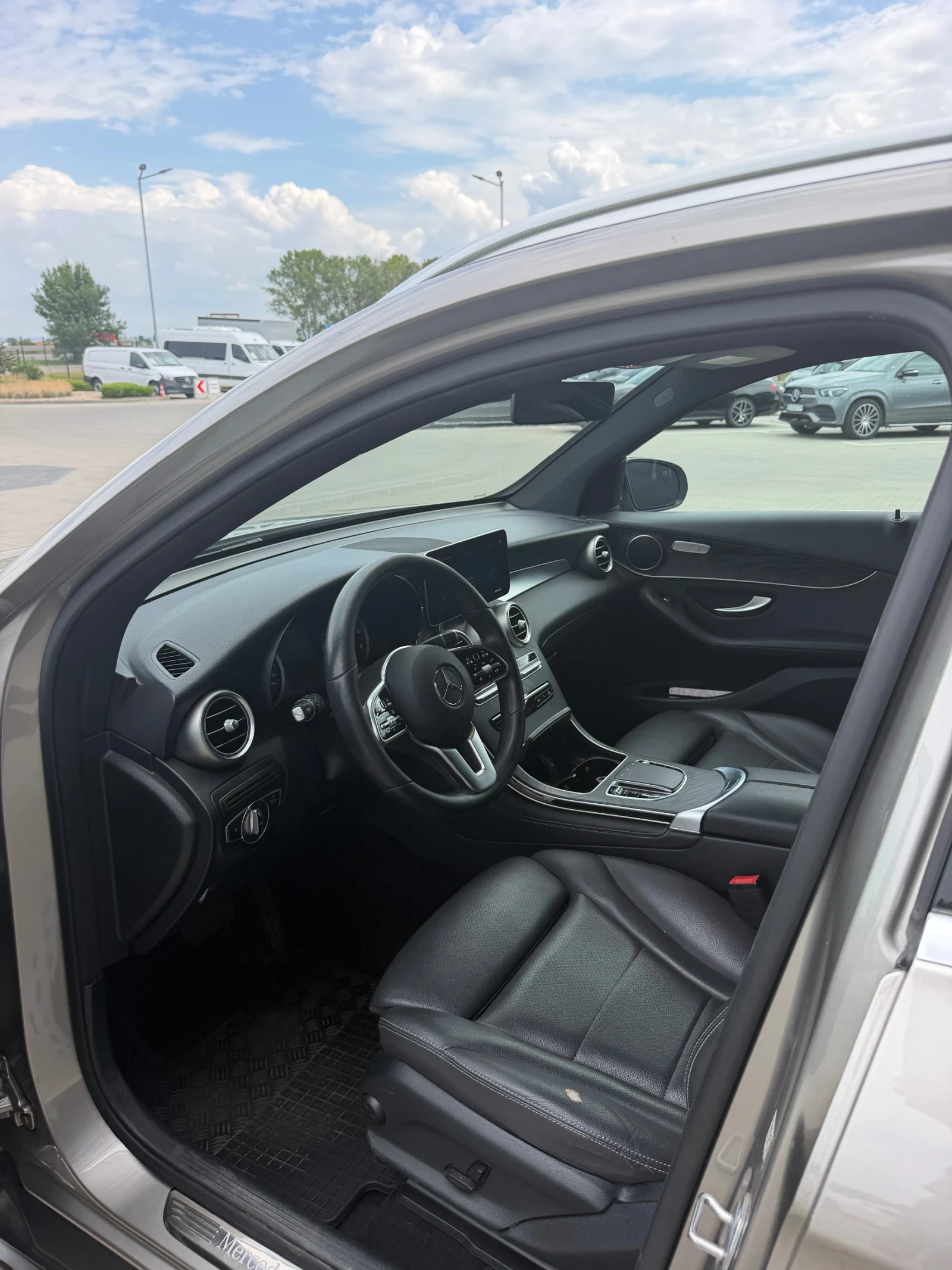 Mercedes-Benz GLC 220, снимка 9 - Автомобили и джипове - 55138235