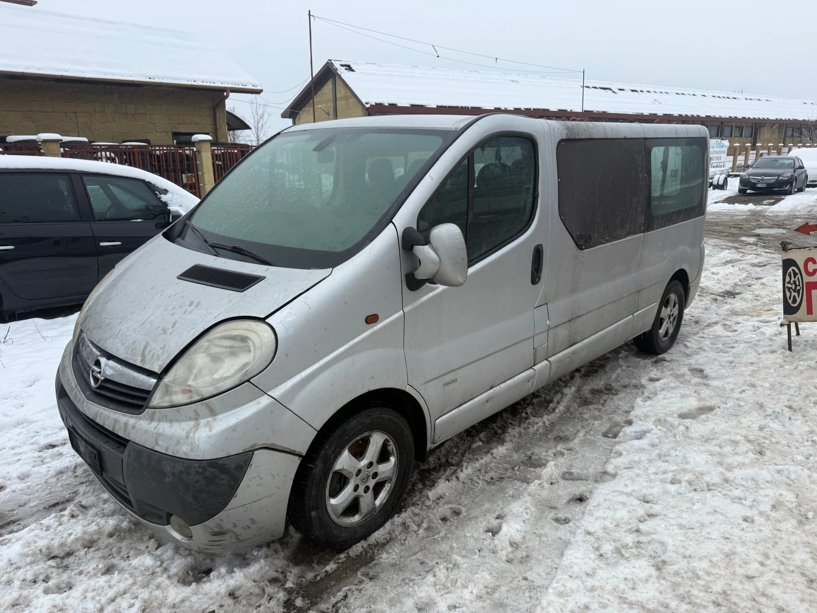 Opel Vivaro 2.0dci - изображение 3