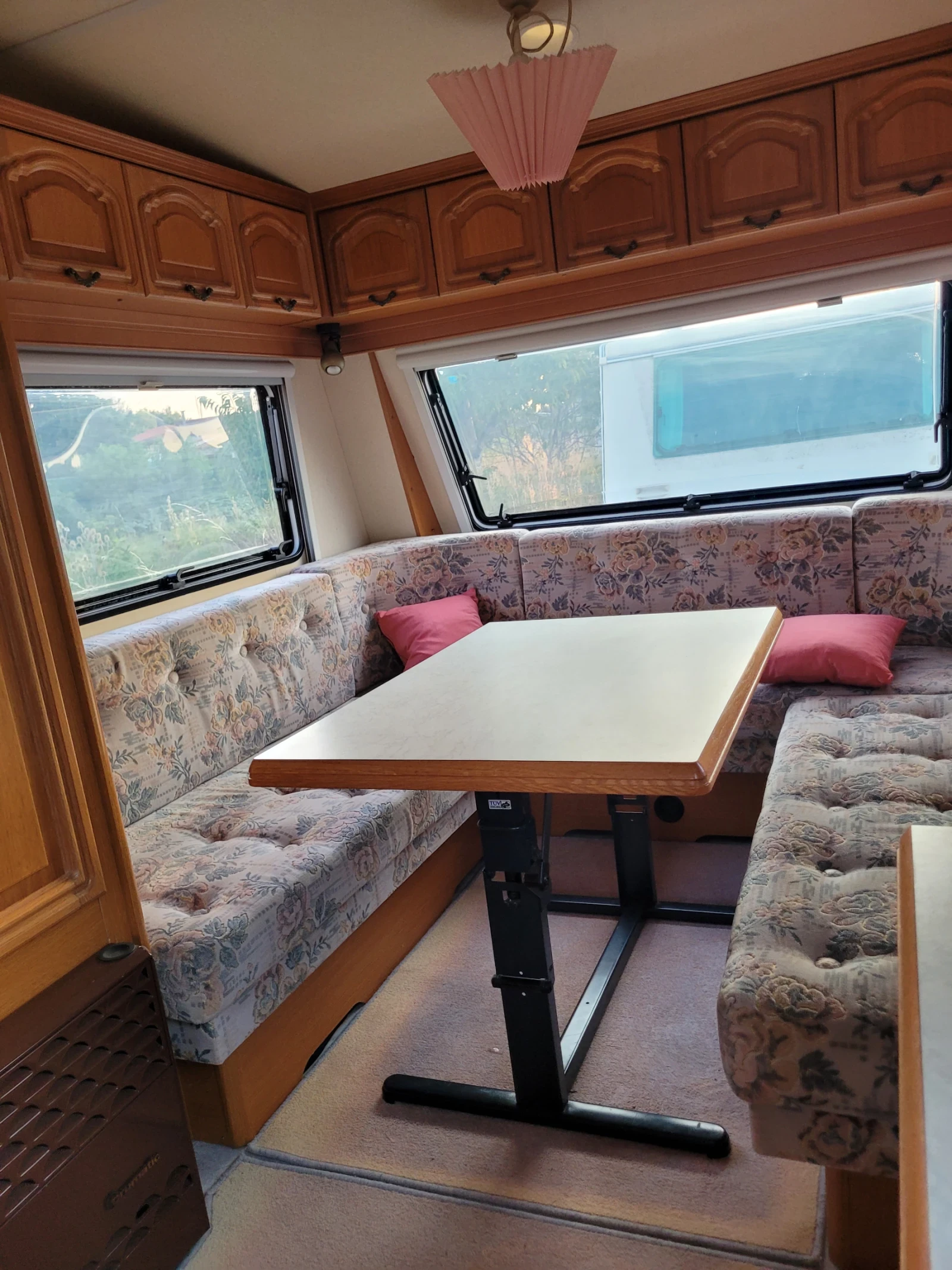 Каравана Hobby Hobbi, снимка 3 - Каравани и кемпери - 53910895