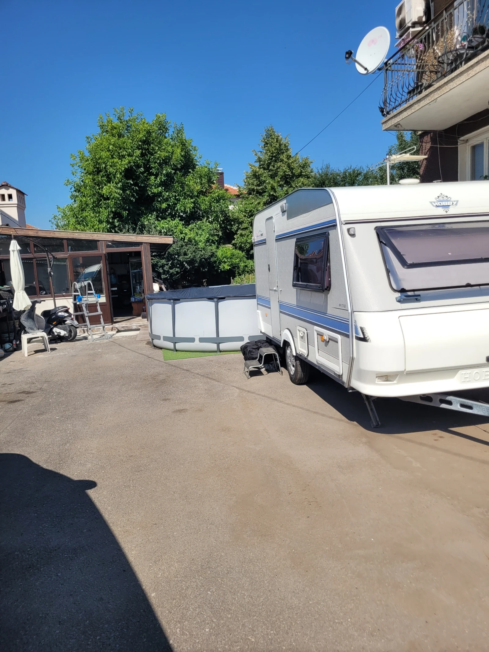 Каравана Hobby Hobbi, снимка 2 - Каравани и кемпери - 53910895