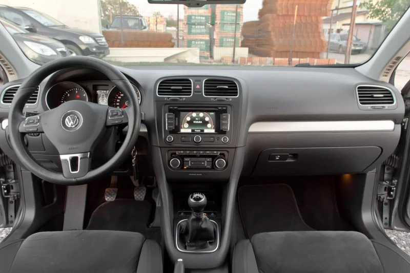 VW Golf Variant 1.6 tdi panorama, снимка 12 - Автомобили и джипове - 47426397