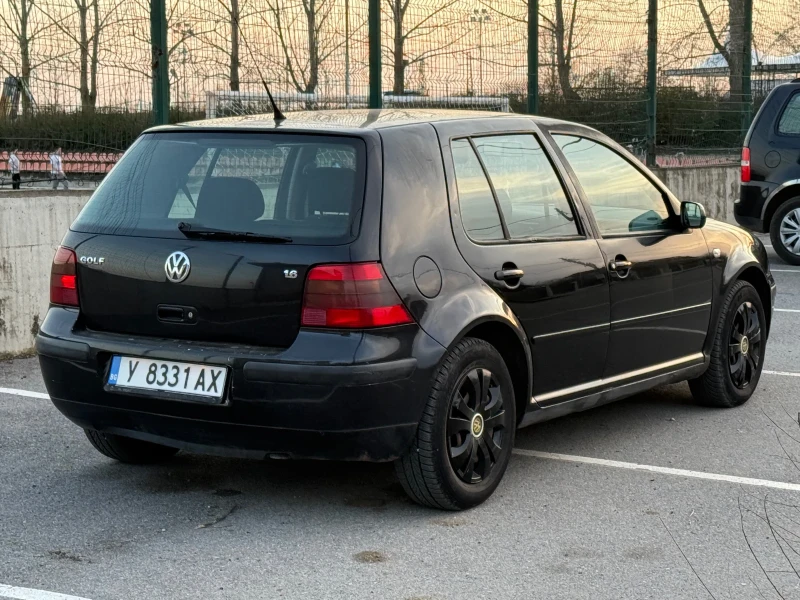 VW Golf 1.6i, снимка 4 - Автомобили и джипове - 49460838