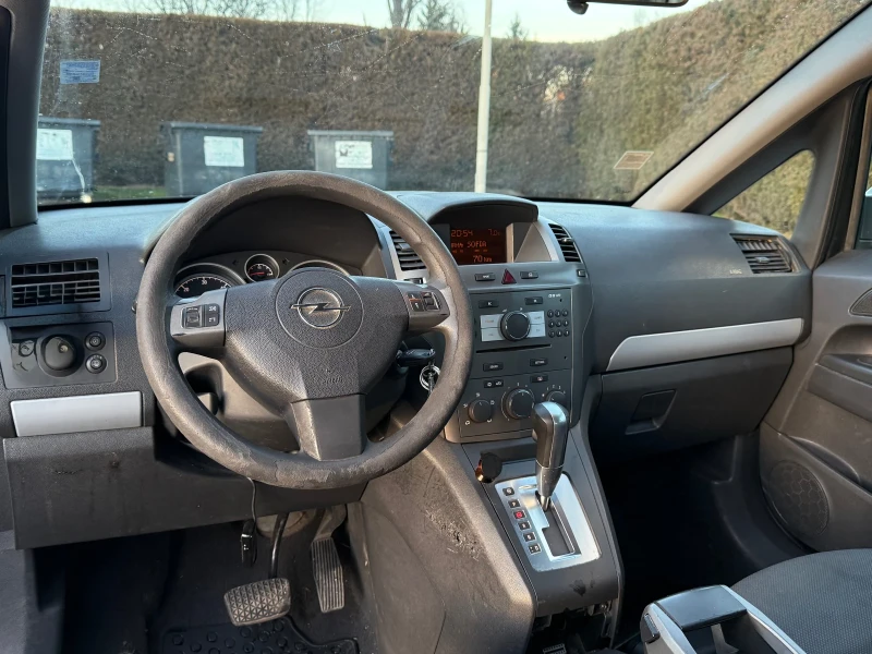 Opel Zafira 1.9 , снимка 10 - Автомобили и джипове - 53114003