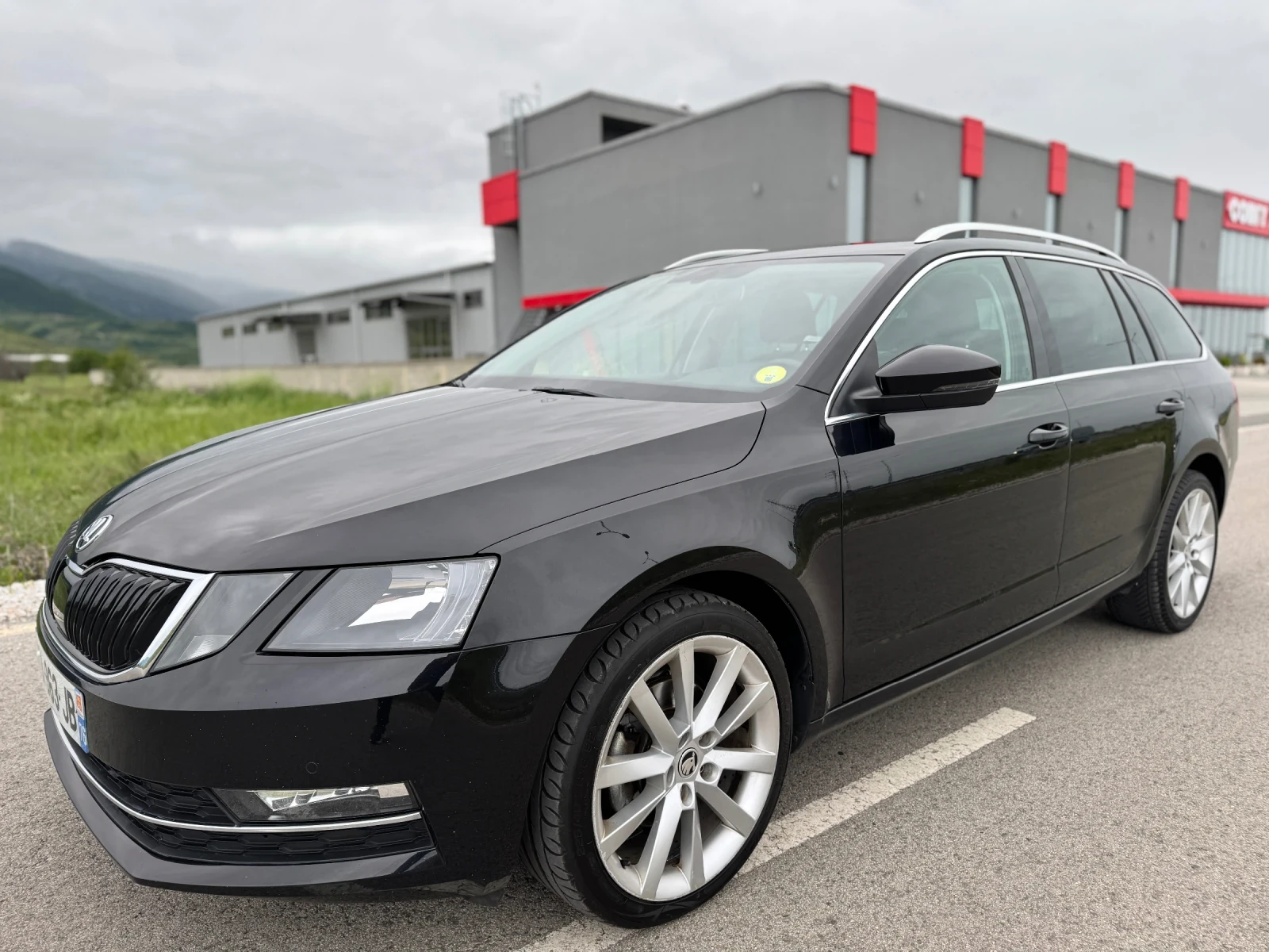 Skoda Octavia 2.0 TDI / FACELIFT / DSG / DISTRONIC / NAVI / KOJA - изображение 3